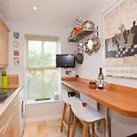 Walking Distance To Racecourse And Centre