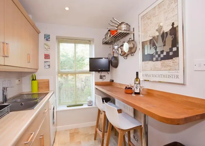 Walking Distance To Racecourse And Centre