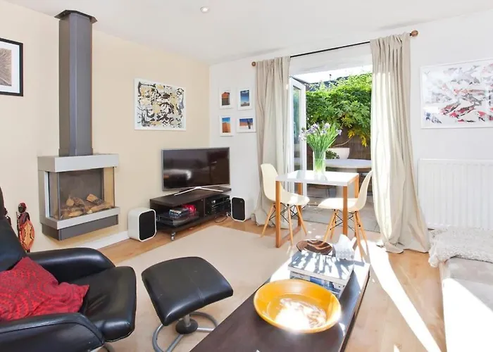 Walking Distance To Racecourse And Centre 度假居