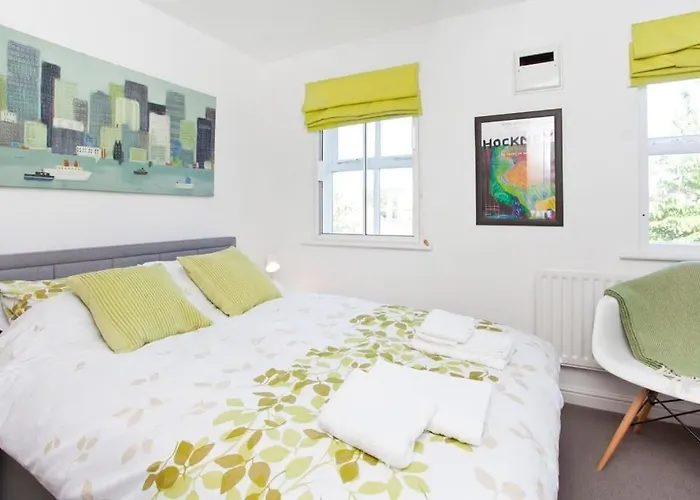 Walking Distance To Racecourse And Centre