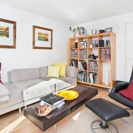 Walking Distance To Racecourse And Centre Йорк