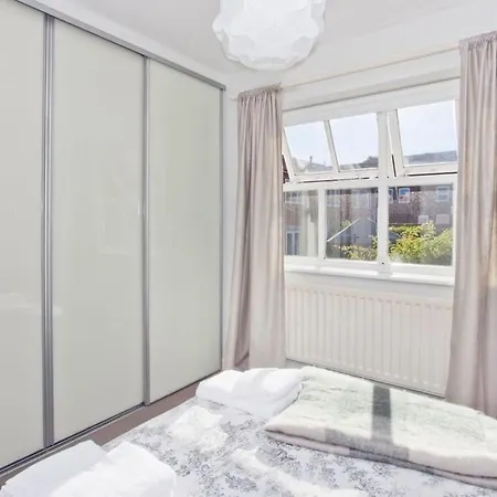 Сasa de vacaciones Walking Distance To Racecourse And Centre *