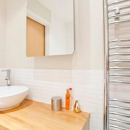 Walking Distance To Racecourse And Centre York