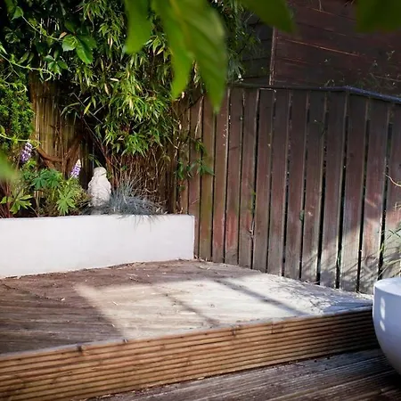 Walking Distance To Racecourse And Centre Сasa de vacaciones York