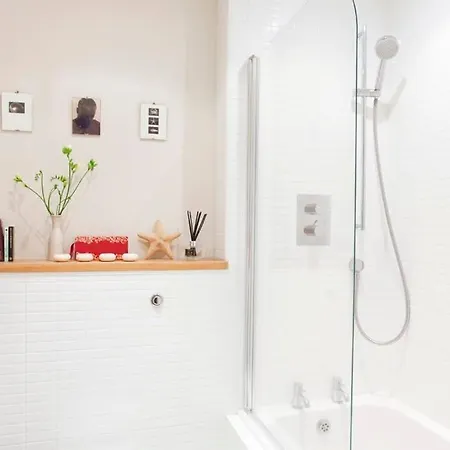 Walking Distance To Racecourse And Centre Ferienhaus *
